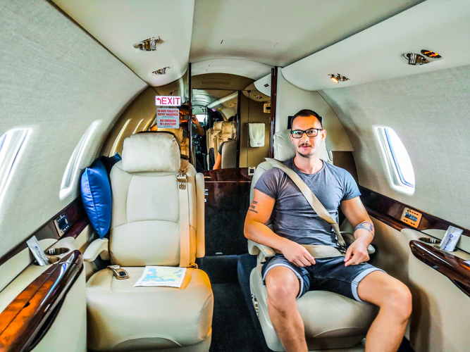 Key Advantages Of Hiring A Private Jet When Traveling To Another Country