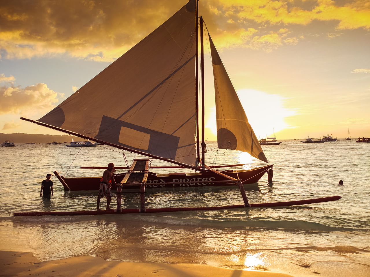Paraw Sunset Sail: A Romantic Way to Witness Boracay’s Sunset