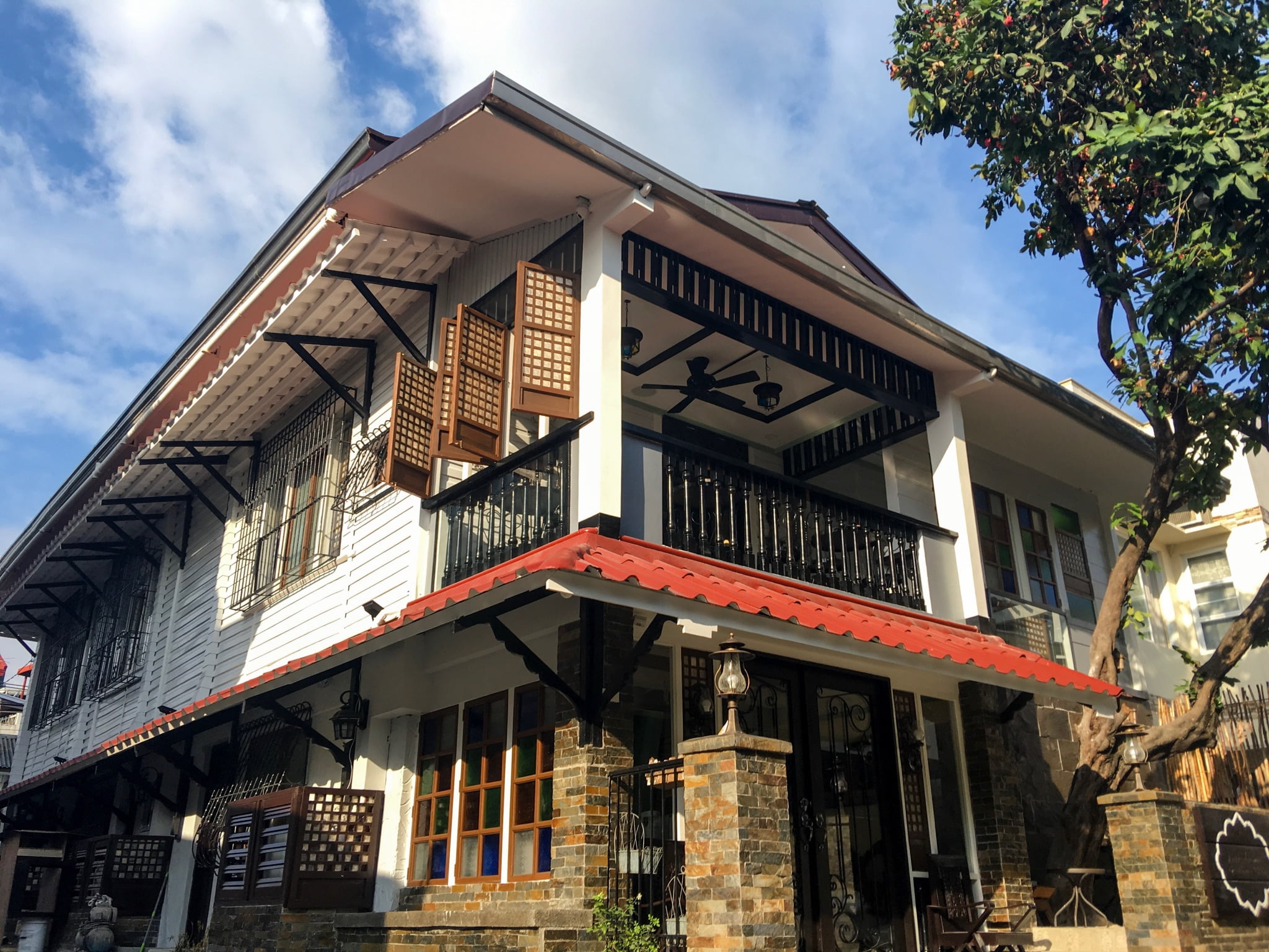 Park Avenue Guesthouse 2443: Spanish-Inspired Guesthouse in the Heart of Pasay